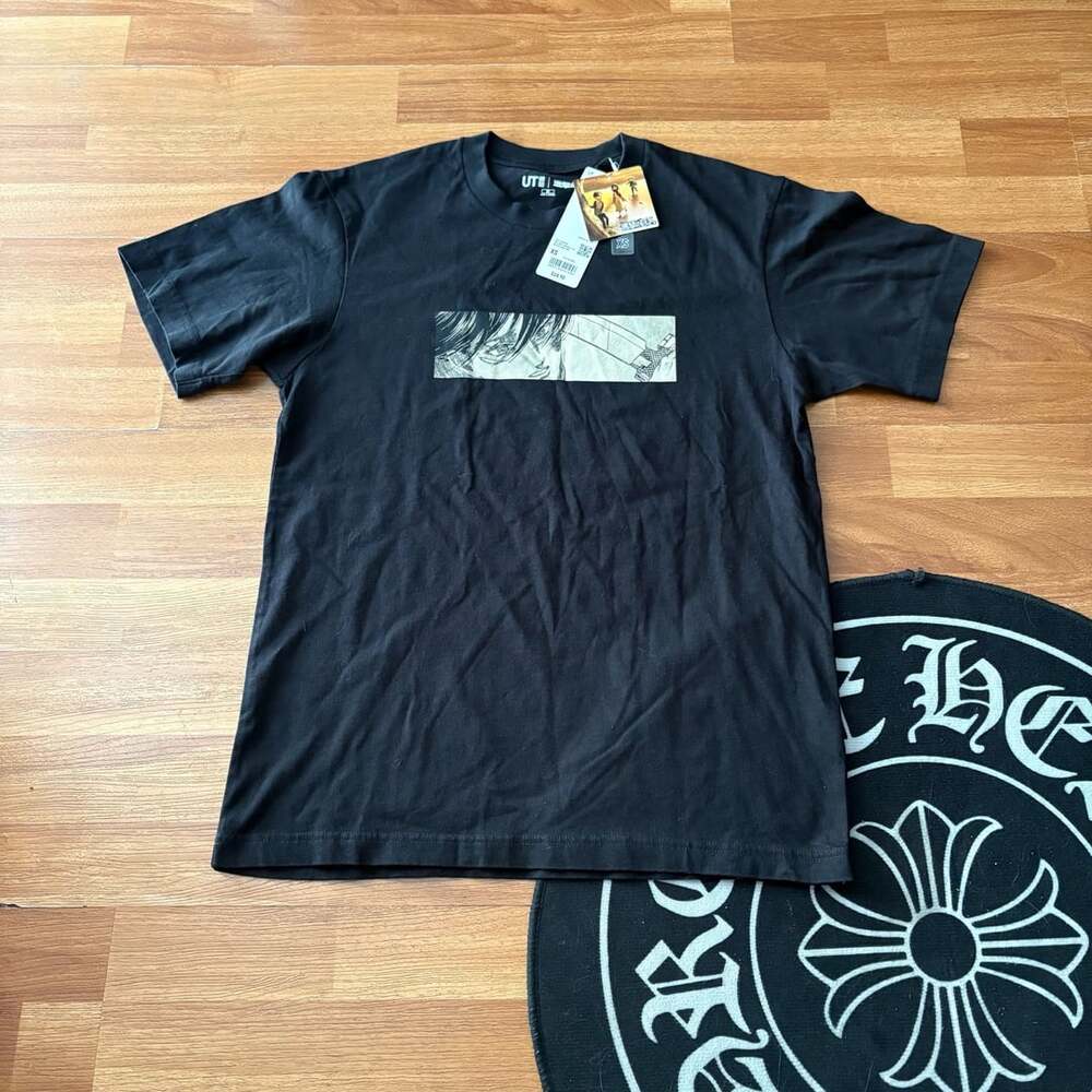 NWT Deadstock Uniqlo Attack On Titan Graphic T-Shirt XS
